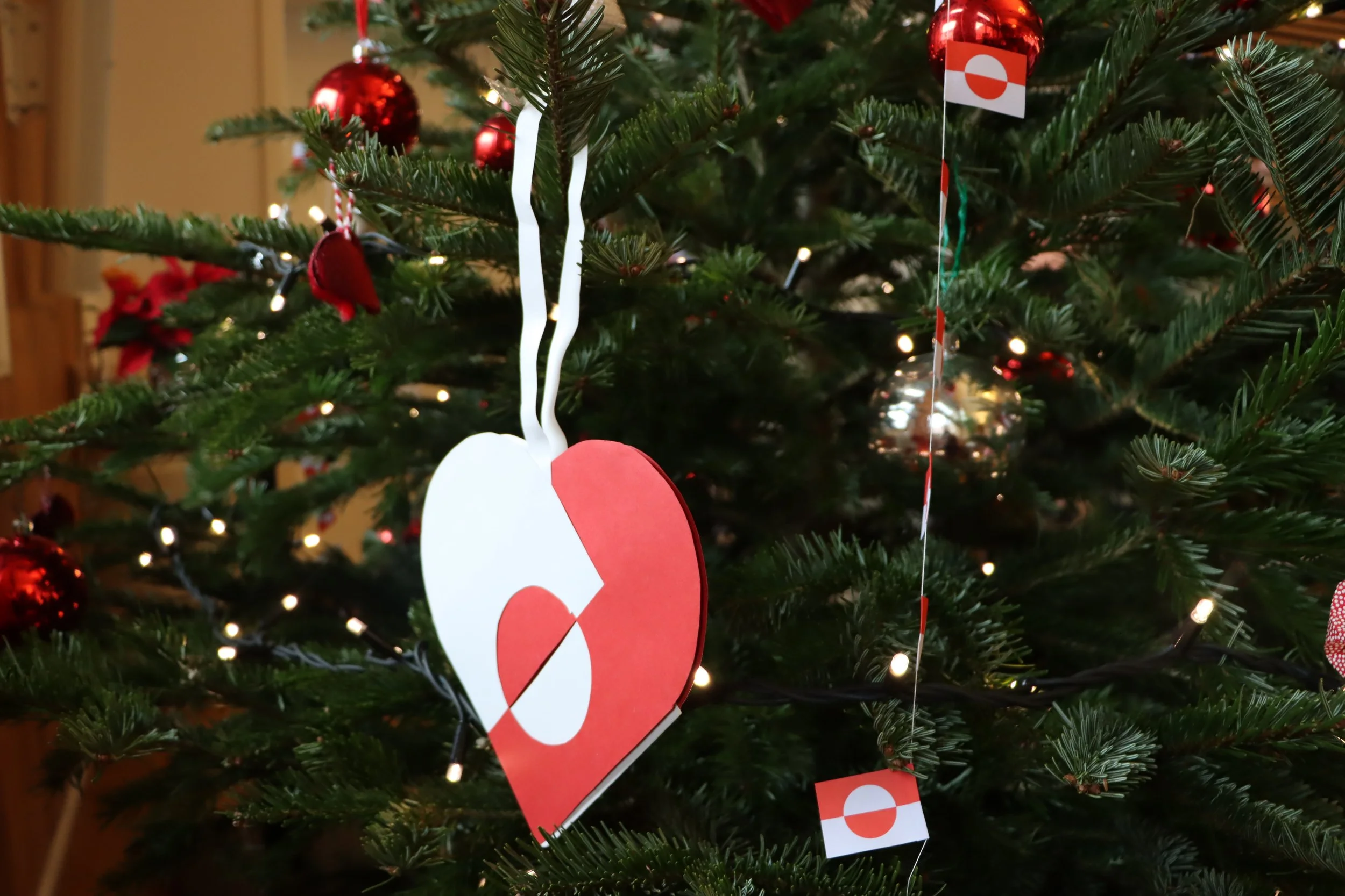 Juullimi Pilluaritsi / Glædelig Jul og Juletræs-plyndring