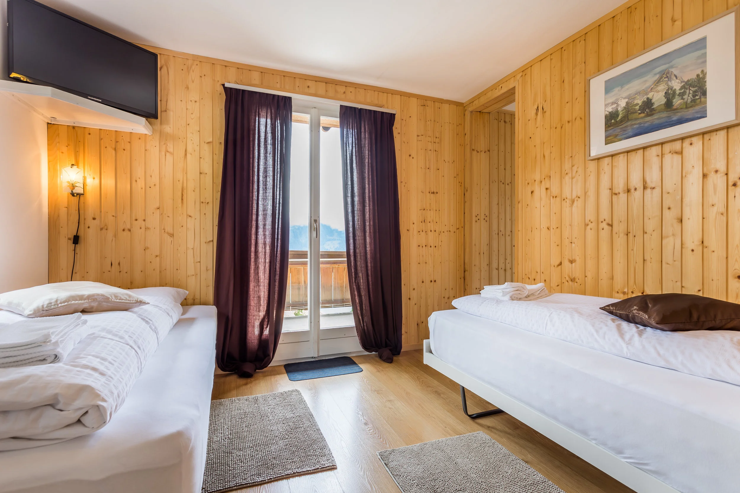 1 - Twin Apartment<a href=/twin-apartment>↑</a><strong>Two single beds provided, Linen and Towels Provided</strong>