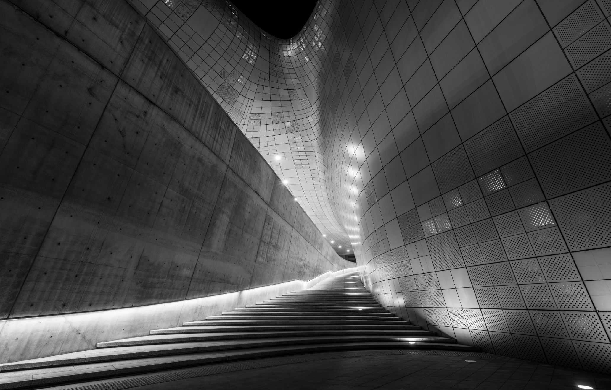 The RSU Tax Gap: Why Vesting Day Looks Different in the U.S. vs. Israel