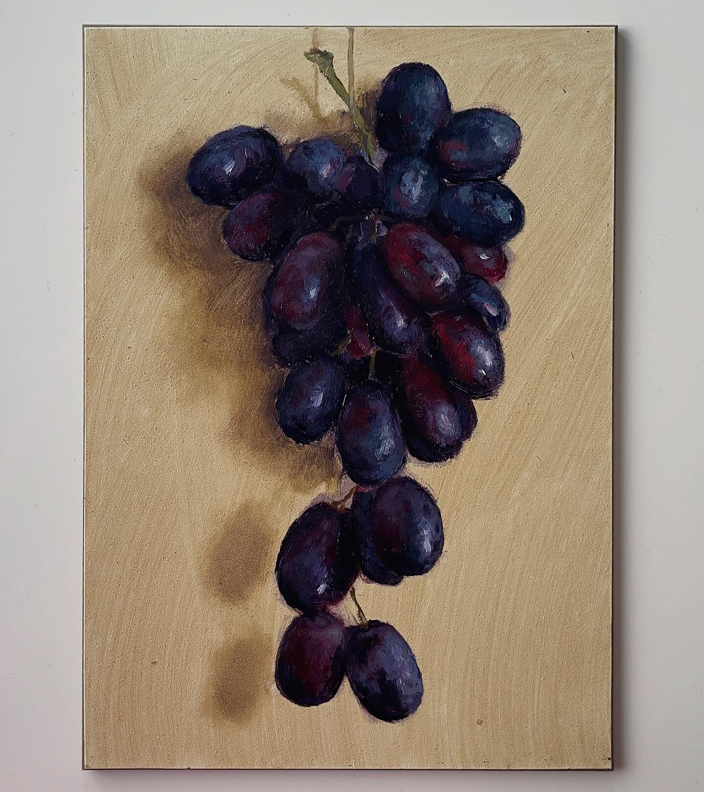 Just in case anyone wasn&rsquo;t aware that I painted some grapes recently here they are 🍇I&rsquo;ve now moved on to red spring onions to use up the alizarin!