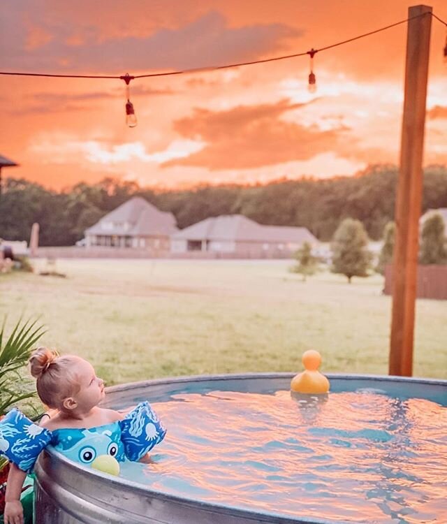 Sunsets are better from a stock tank pool 🙌🌅
&bull;
📷: @hannahjoy09
&bull;
Follow @stocktankpools! 👆 And visit our bio link for inspiration and a 3 step DIY guide.