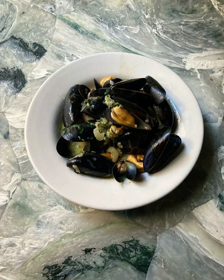 Mussels, cider and @kentcidercompany .Almost never leaves our menu&hellip;.