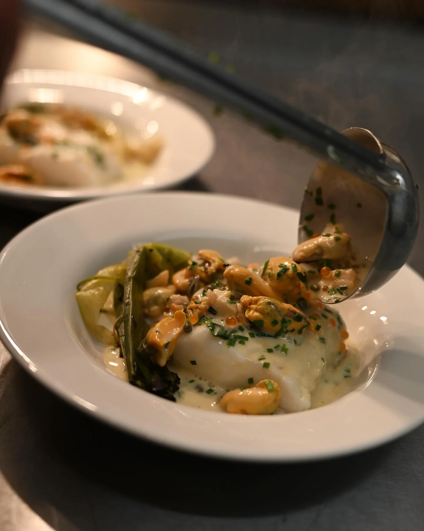 Steamed hake, leeks and a mussel veloute. No tweezers in Angela&rsquo;s&hellip;. @comfyrob1

Photo by @bruciewilson