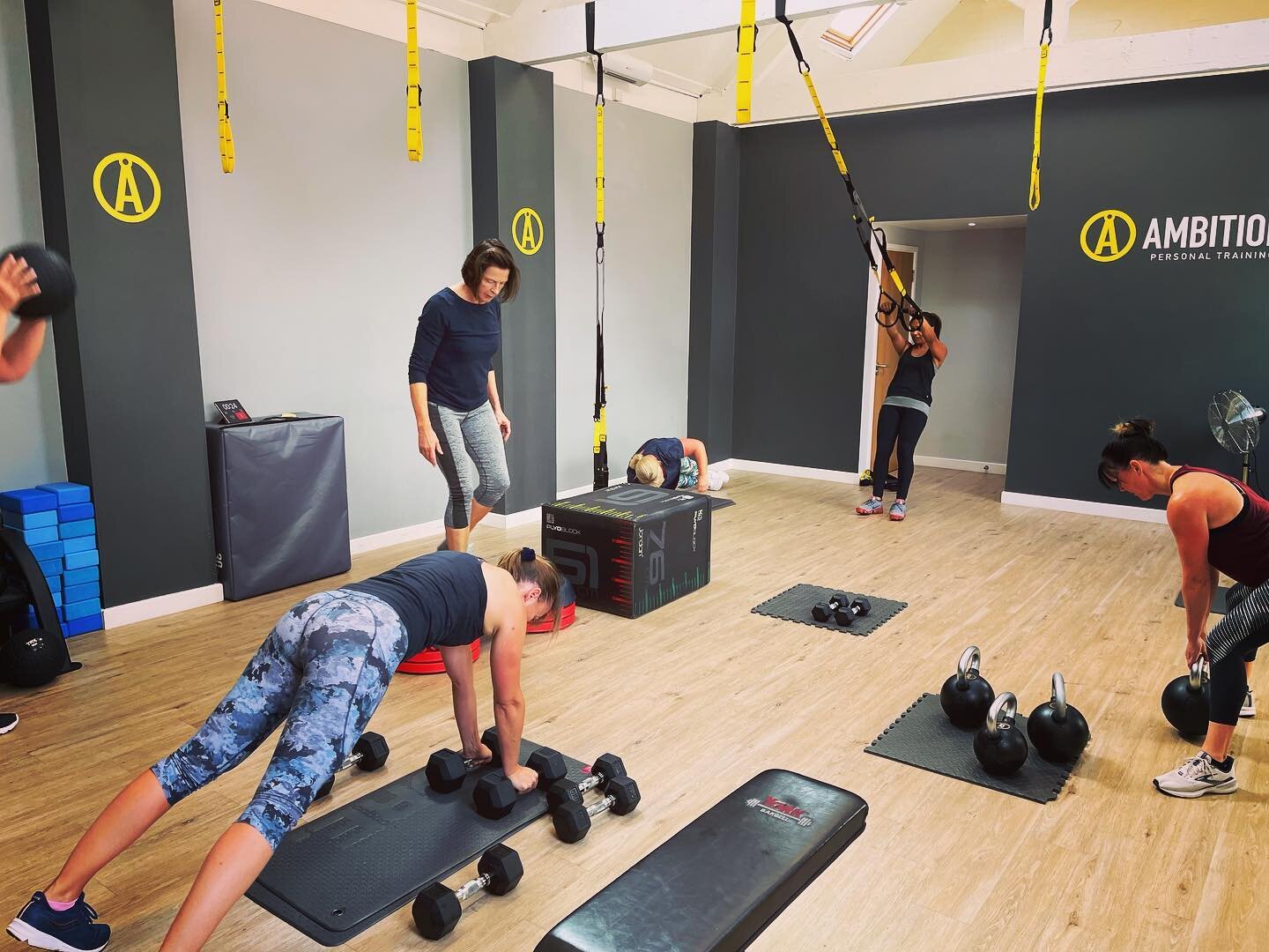Our Super Circuit sessions are getting busier 💪🏼💪🏻💪🏽💪🏾 and tougher 😅
Monday 7pm
Saturday 10am 

#smallgrouptraining #supercircuit #hiitworkouts #personaltraining #ptstudio #trxtraining #lichfield #ambitionpt