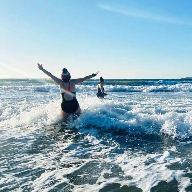 🌊HAPPY WORLD OCEAN DAY🌊

If you've been following a while, you know I love a dip. In the ocean, in a river or in a lake! Give me some cold water and I'll take the plunge! 

This World Ocean Day, I want to focus on some simple things we can do to he