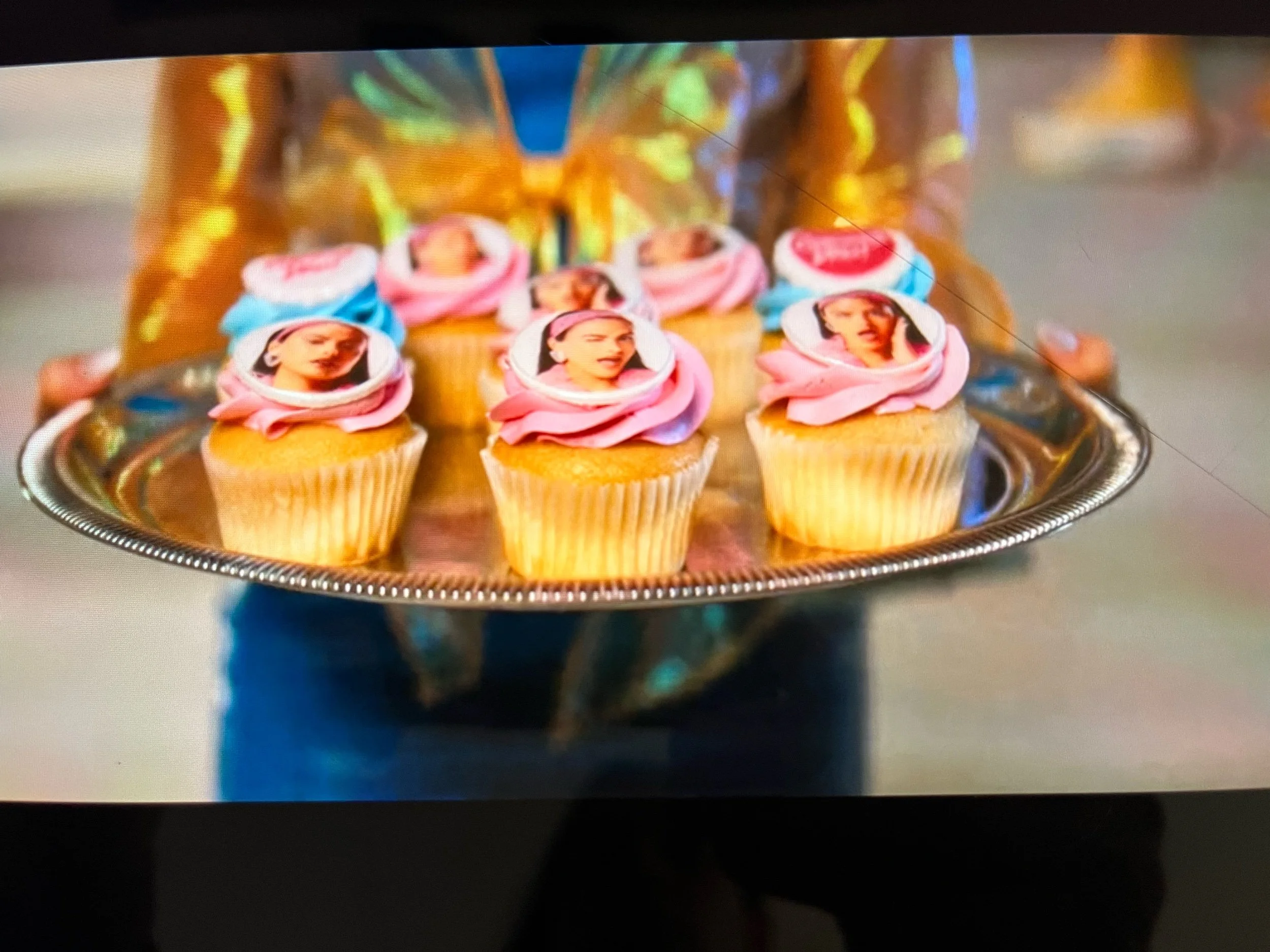 Baking &amp; the Big Screen: Cupcakes &amp; Do Revenge
