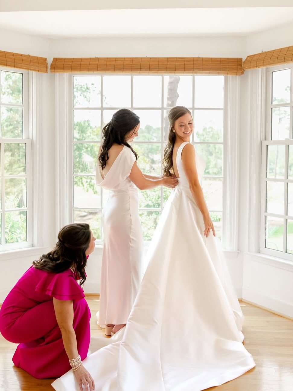 Some stunning portraits from an even more stunning blush bride!🕊️

From the detail shots to the details in the tan- it doesn&rsquo;t get much better than this! You&rsquo;ll never catch our clients with self-tan hands, or unnaturally colored skin.🤍
