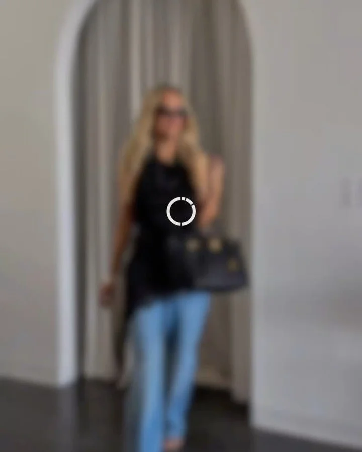 Tan + outfit from the queen herself, @styledvirginia 🖤

Just incase you needed outfit inspiration, or a reminder to book the spray tan&hellip; every outfit (good or bad) looks better with a spray tan. If you know you know 🤷🏼&zwj;♀️