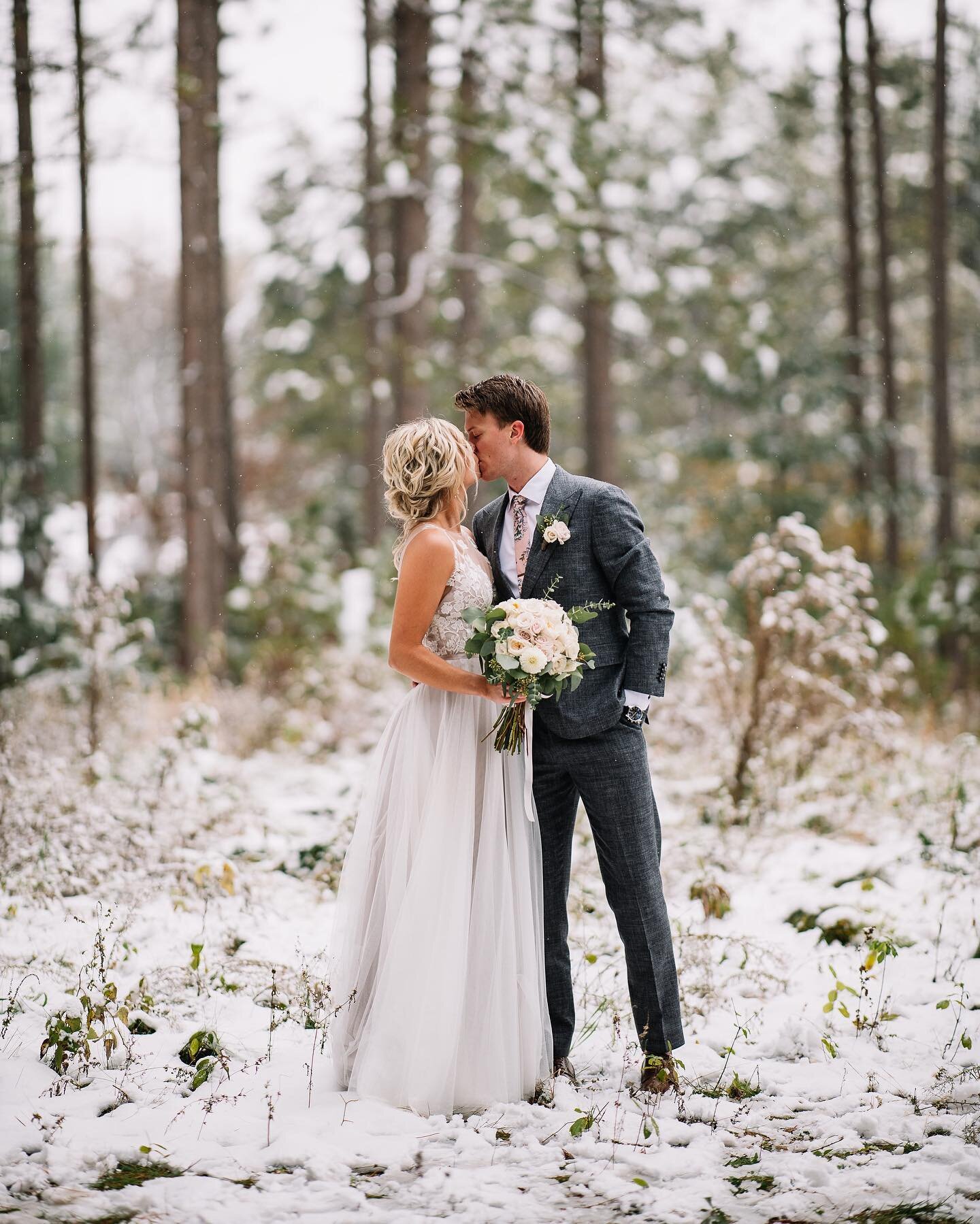 That all that you do be done in L❤️VE
.
.
.
.
.
.
📸 @adamkennedyphotography 
HAIR @styledbyabbi 
#styledbyabbi #winterwedding #mnwinterwedding #mnweddingvendor #smallbussiness #mn #mnbride #weddingdress #beachwaves #mnwedding #behindthechair #modern