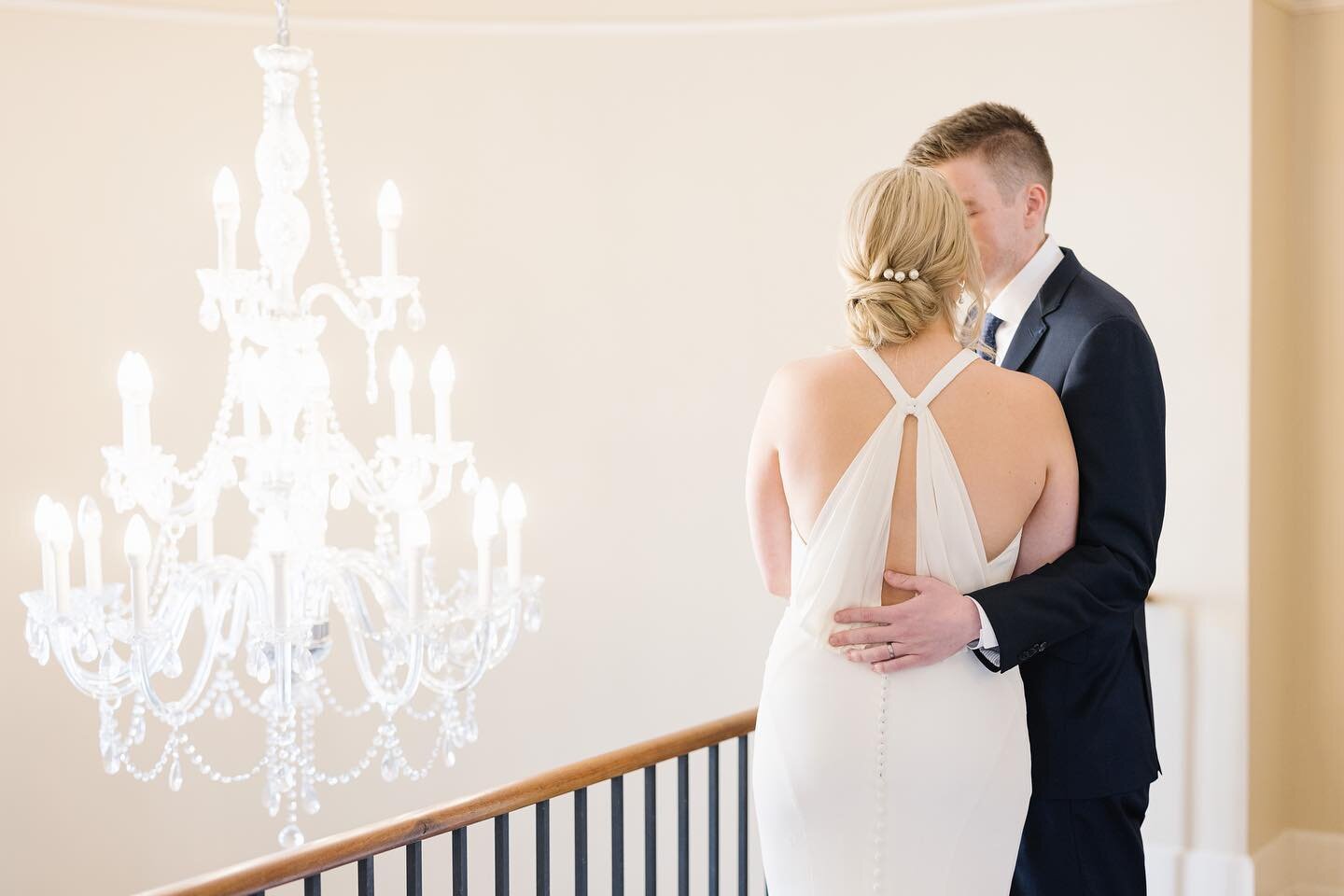 Heather + Cole &hearts;️
.
.
.
.
.
.
📸 @shanelongphotography 
HMU @styledbyabbi 
#styledbyabbi #2021weddings #mnwedding #mnweddingvendor #smallbussiness #mn #mnbride #weddingdress #beachwaves #bridalglam #weddinghair #behindthechair #halfuphalfdown 