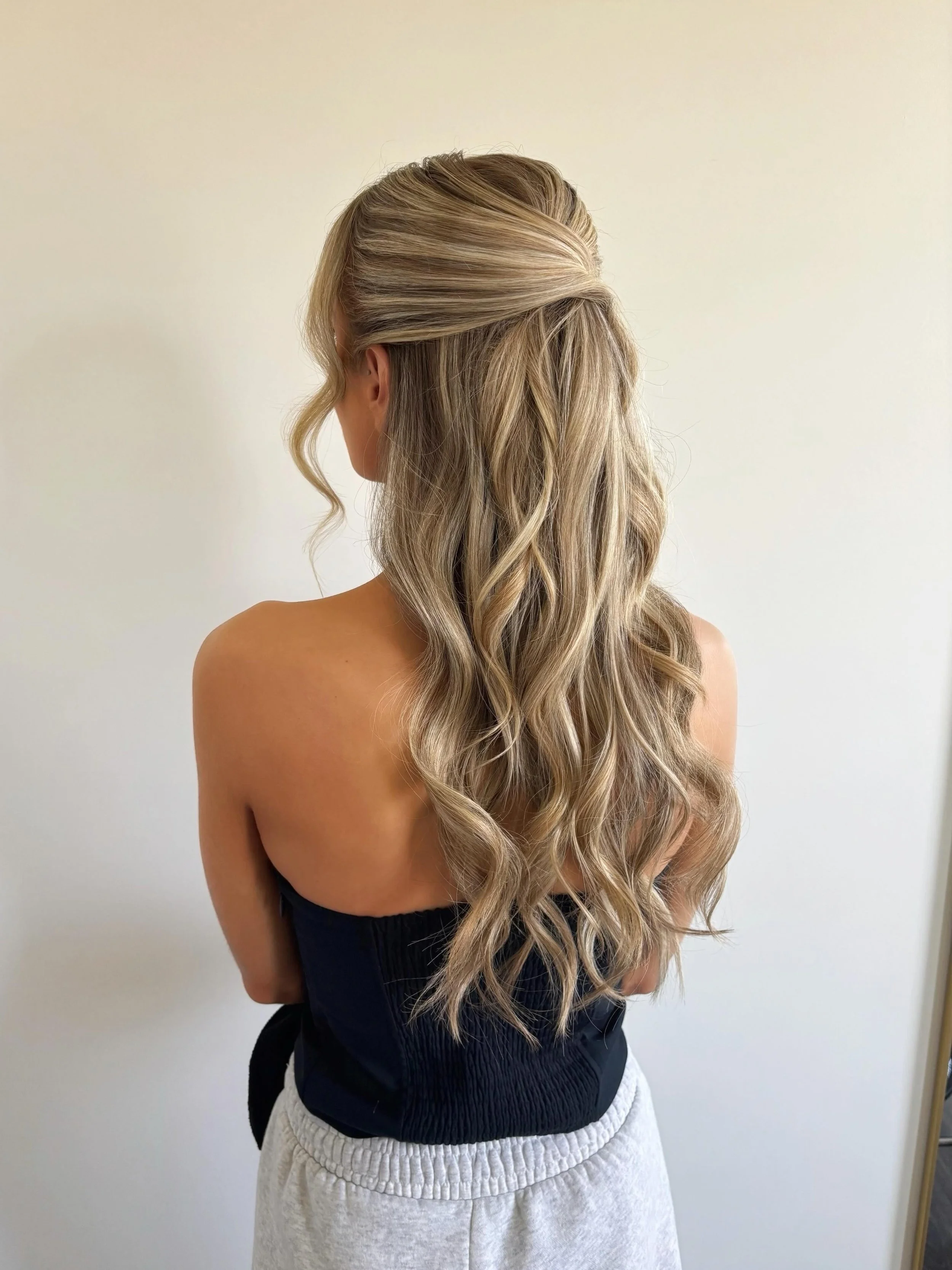 One of my most requested styles of the season. Safe to say this look isn&rsquo;t going anywhere anytime soon.

#MNbrides #MNweddinghair #mnwedding