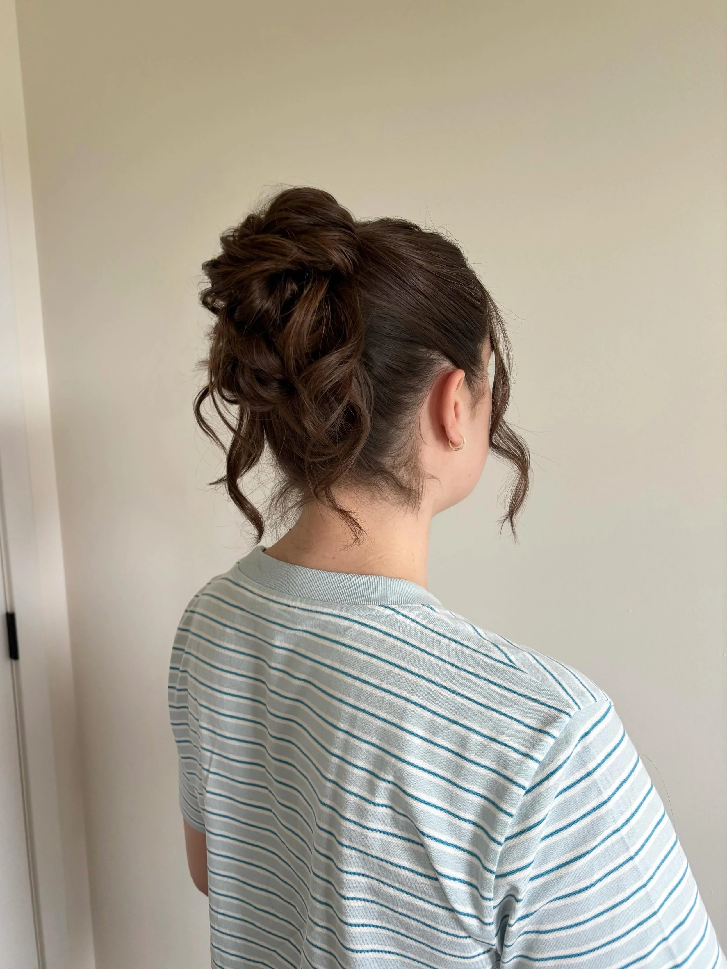High updo energy ⚡️

#mnbride #mnhmua #minneapoliswedding #mnwedding #weddinghair
