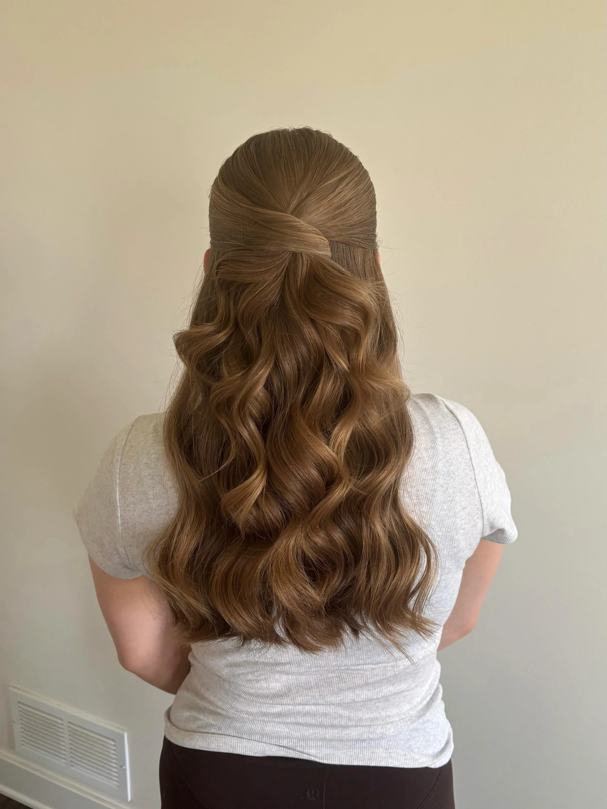 Drooling over these rich glossy waves 🤤

#MNbridalhair #Mplsbridalmakeup #mnbride #mnweddinghair #mplswedding
