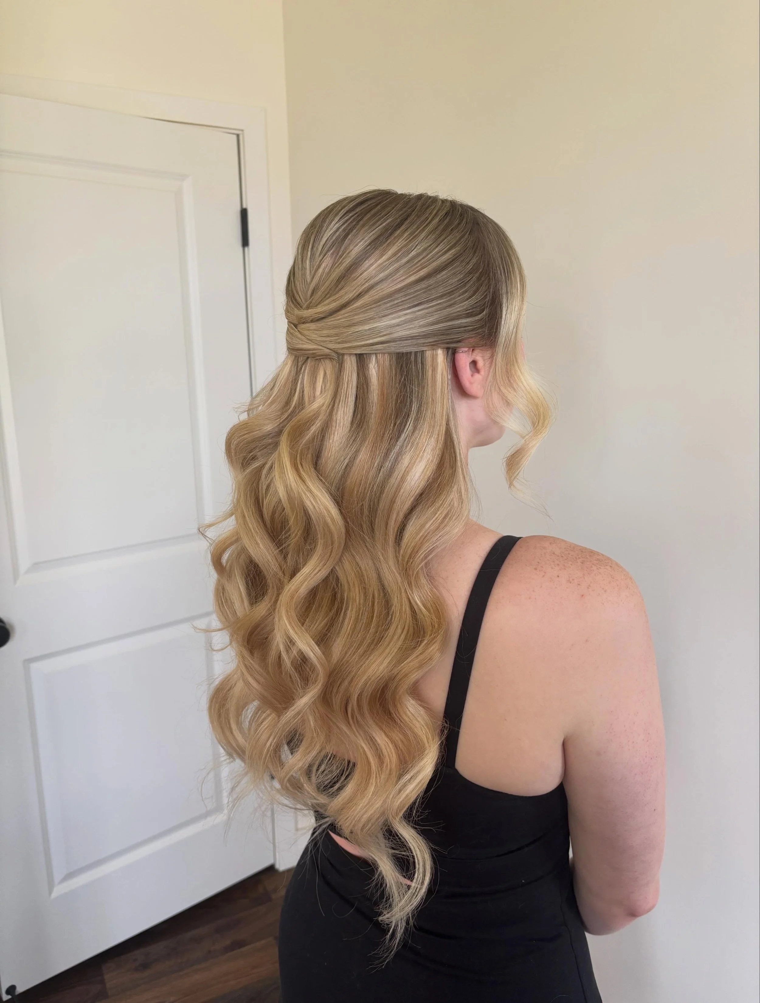 Smooth like butter 🧈✨SO excited for Bryar&rsquo;s big day!

#Mnwedding #weddinghairinspo #mnbride #mplsweddinghair #weddinghairandmakeupartist