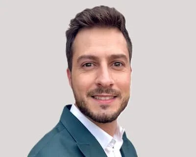 Psiquiatra especialista en Burnout y estrés laboral.