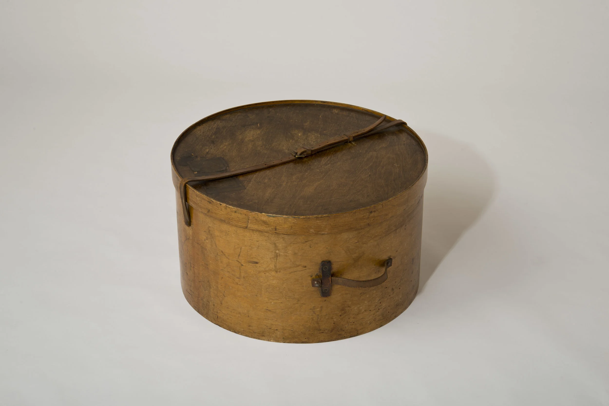 084_Wooden_Hat_Box.jpg