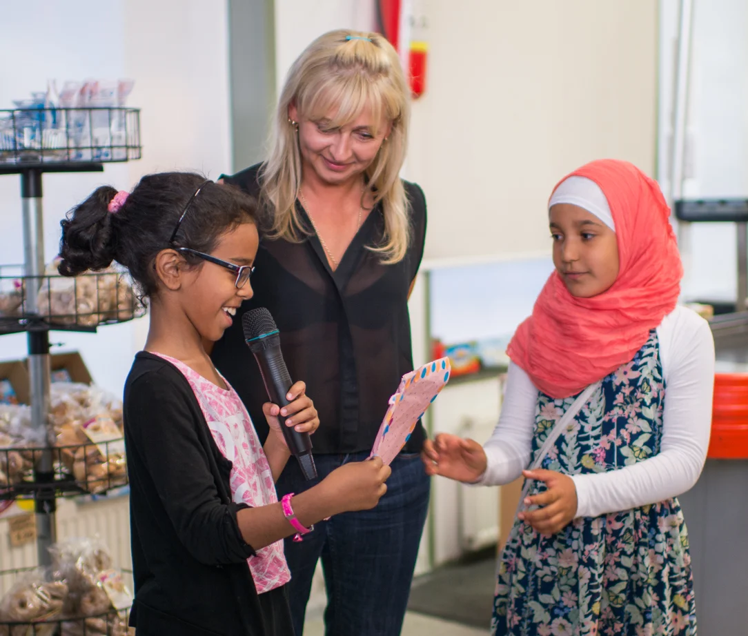The children presented the local companies to the public.