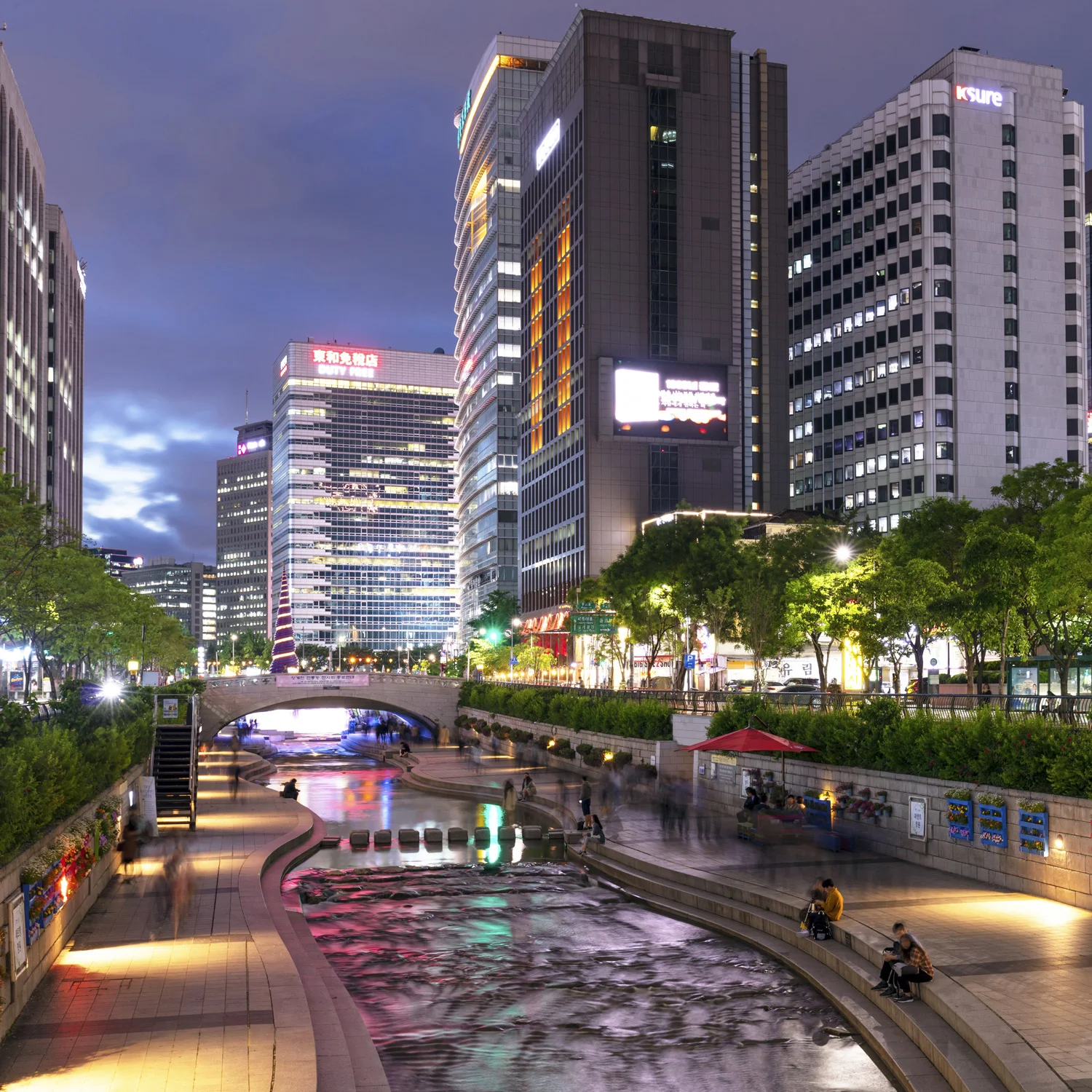 A Stream Through the Heart of Seoul