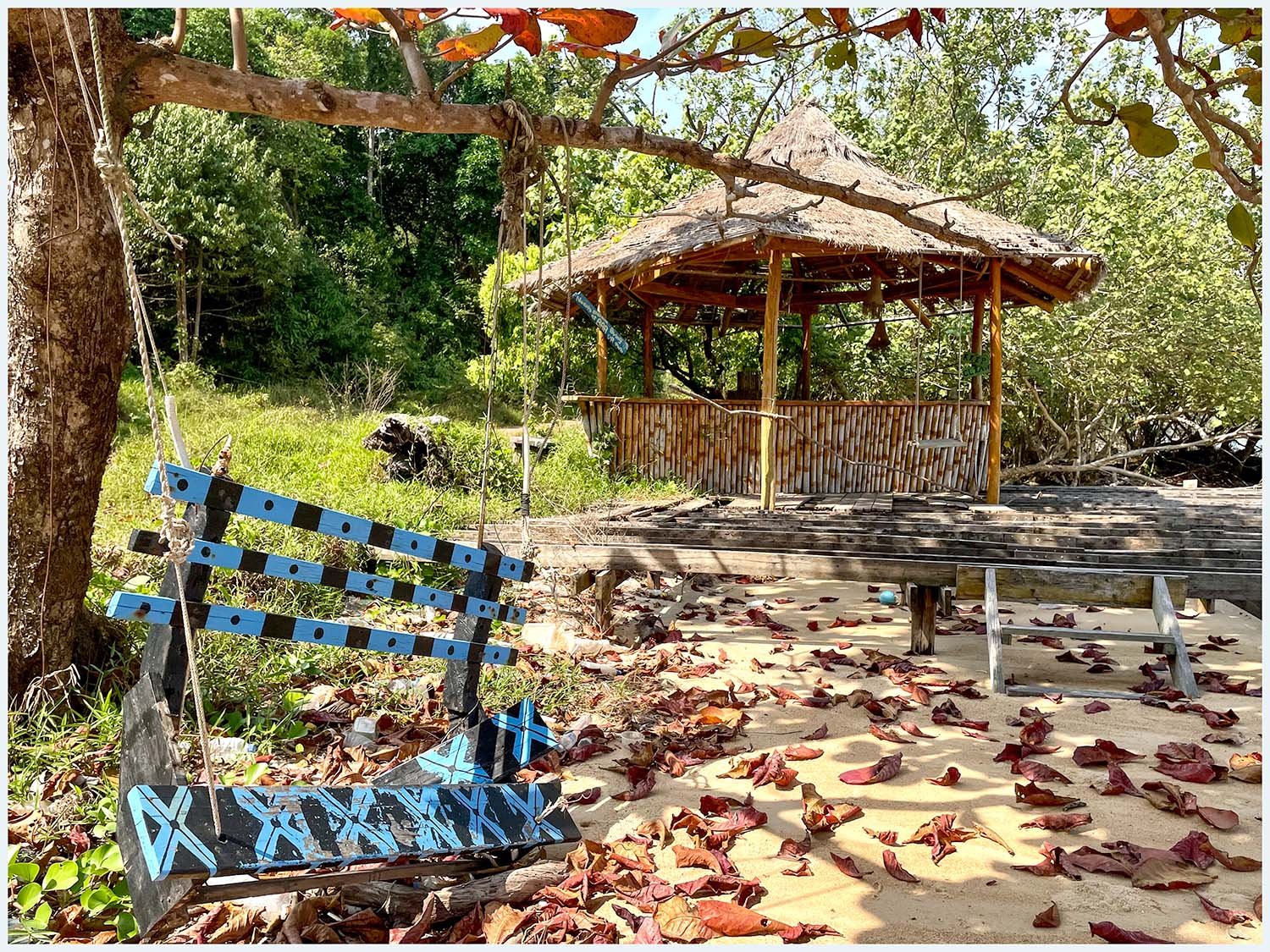 koh-rong-police-beach-bench-hut-2.jpg