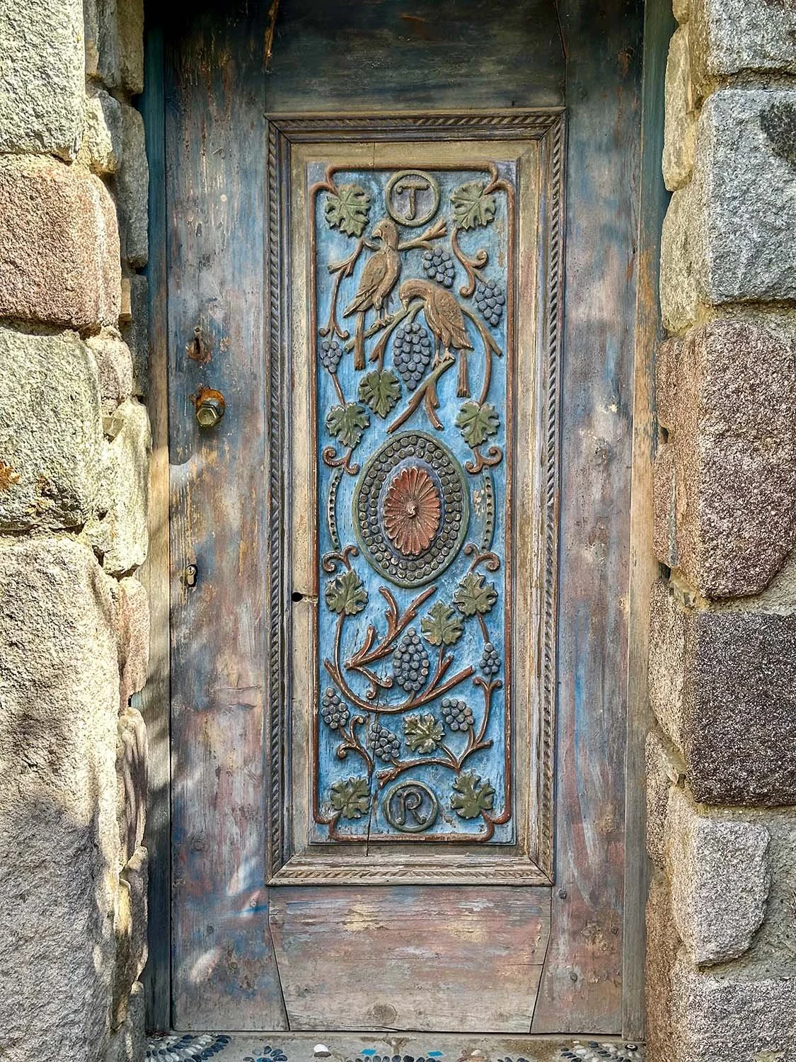 A decorative door in a stone building near Bodrum, Türkiye.