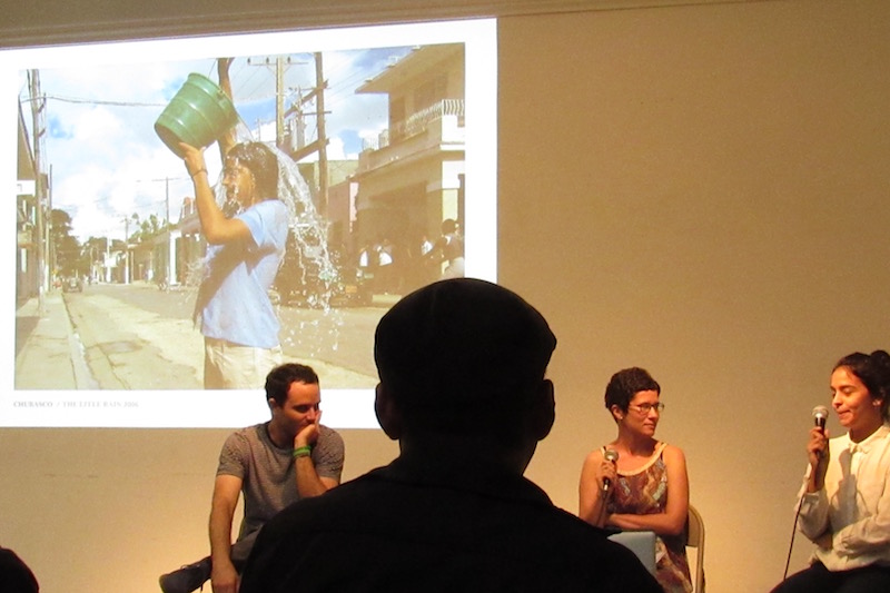 Elizabet Cerviño talks about Chubasco , her public art performance done in 2006. At left, Jorge Wellesley; at center, curator María de Lourdes Mariño Fernández, who interviewed Cerviño. Photo: Cuban Art News