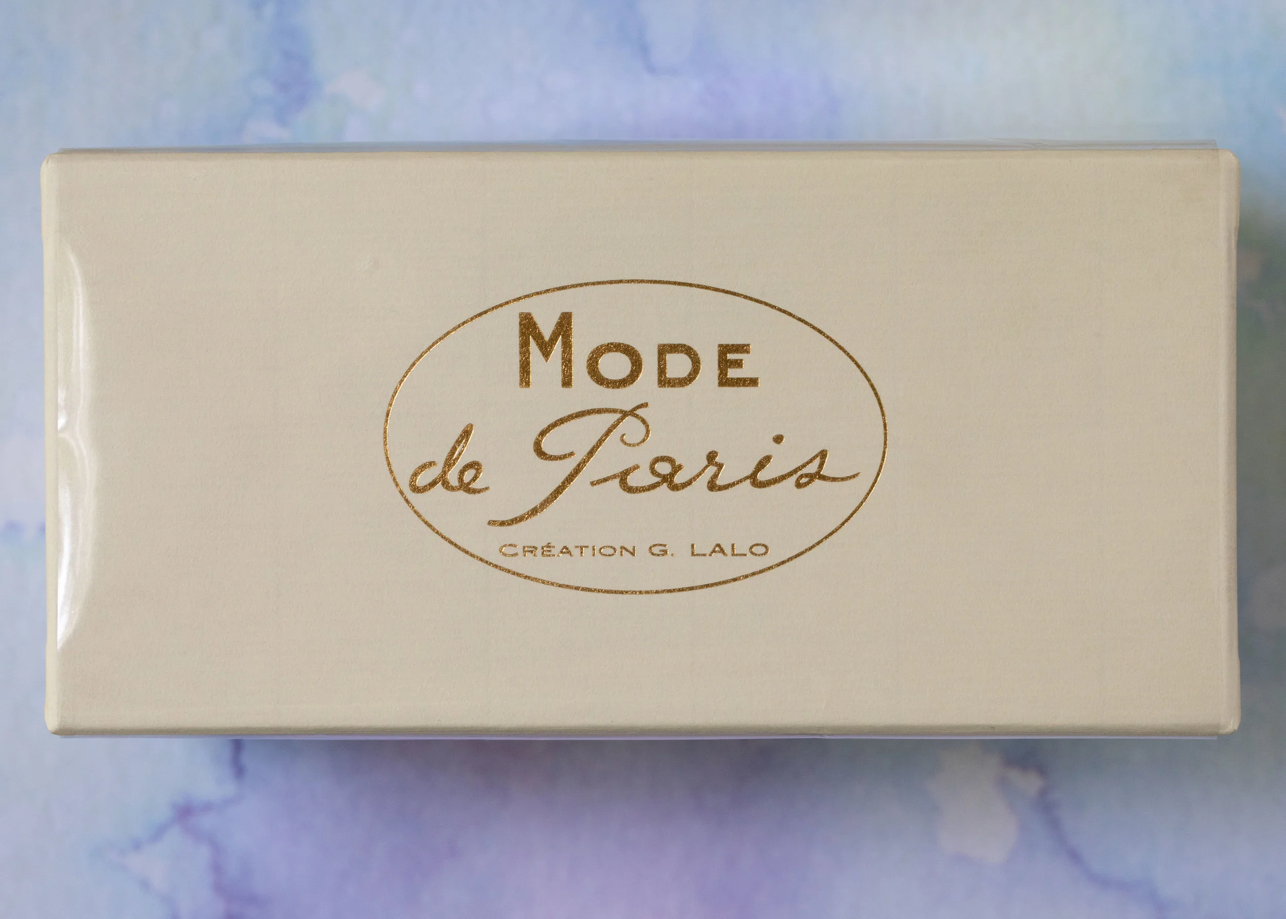 I'm excited to try out this stationery from G. Lalo , especially since I've had lots of requests for stationery reviews lately.