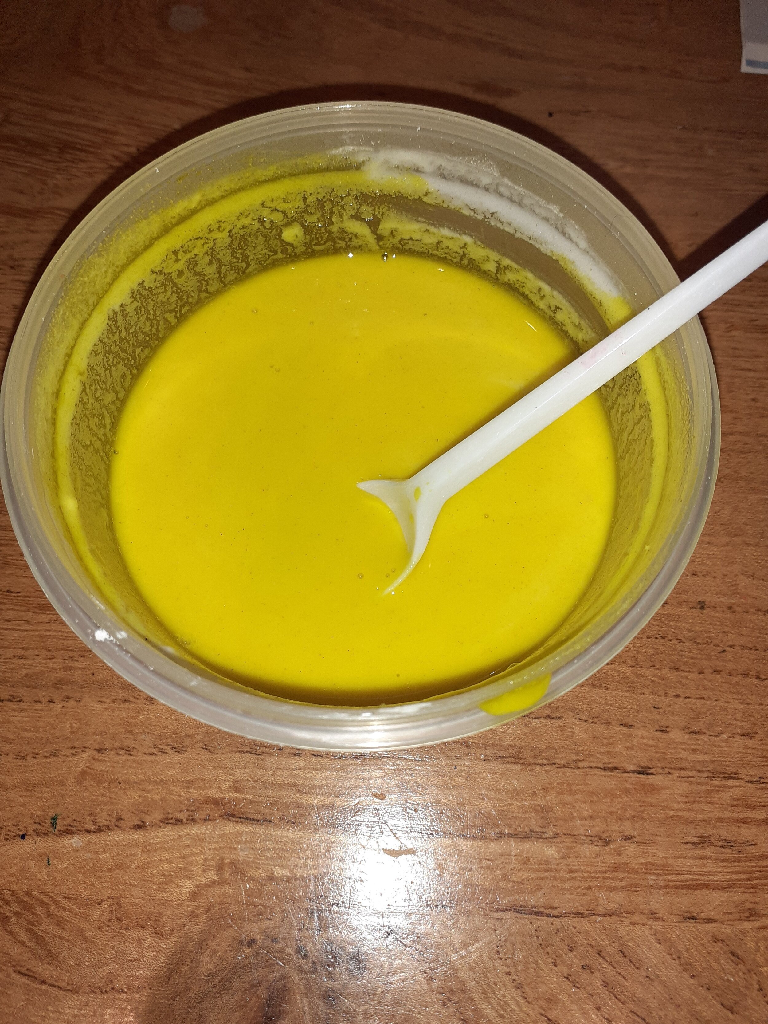 Glue mix with yellow food colouring