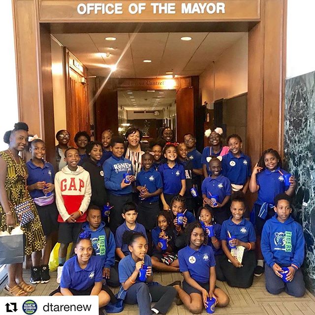 #Repost @dtarenew ・・・
DTA social studies students have been focusing on lessons in local government. Today, they enjoyed a visit to @mayorcantrell’s office! #renewschools #nola #nolaed