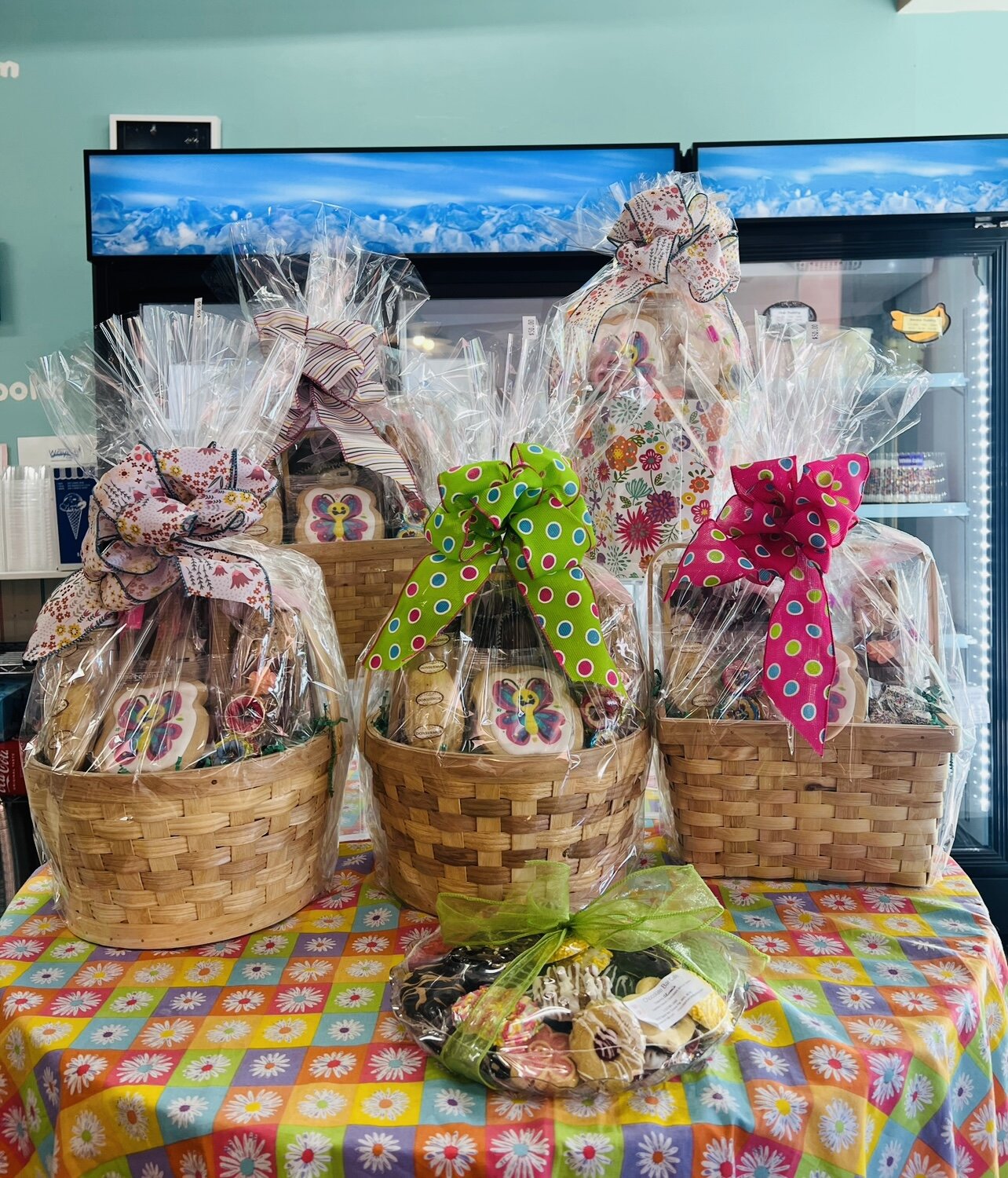 Teachers do SO much in our community and for our children. What's a better way to say 'thank you' than with a delicious basket of goodies?! 

Our popular baskets serve as wonderful birthday presents, treats for sports teams, thank-you gifts, get-well