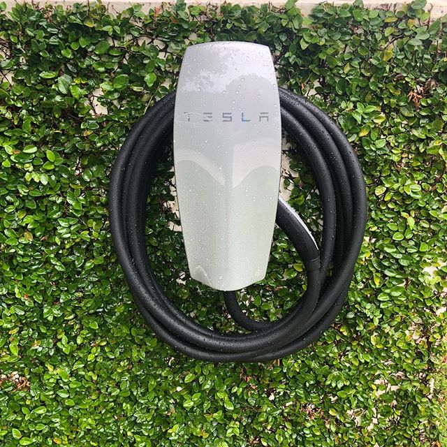 Wall connector Install by our dream team! We do whatever it takes to do it right! Give us a call to get you charging! Want to join our team? Give us a call. @wnelectrical
.
.
.
#tesla #teslaowner #teslainstallation #wnelectrical #letsdobusiness #hiri