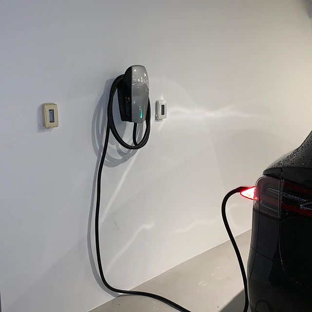 Our team is dedicated to quality and the highest standards. Another happy client charging their Tesla in Key Biscayne. Give us a call to get you charging the right way!
@wnelectrical
.
.
.
#wnelectrical #tesla #teslamodelx #customhomes #millionaire #