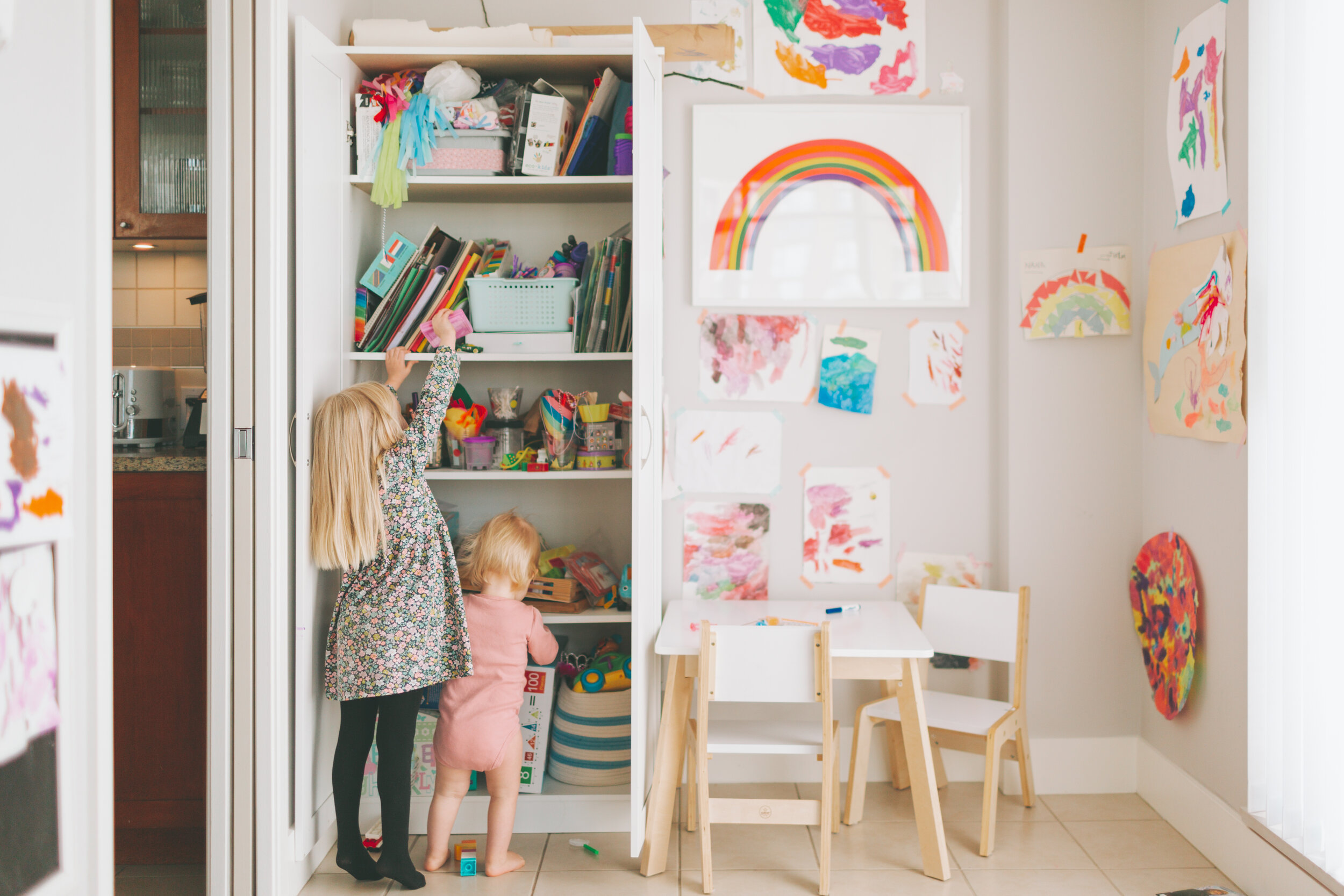 Preschooler and daughter of speech therapist Carly chooses a good book to read