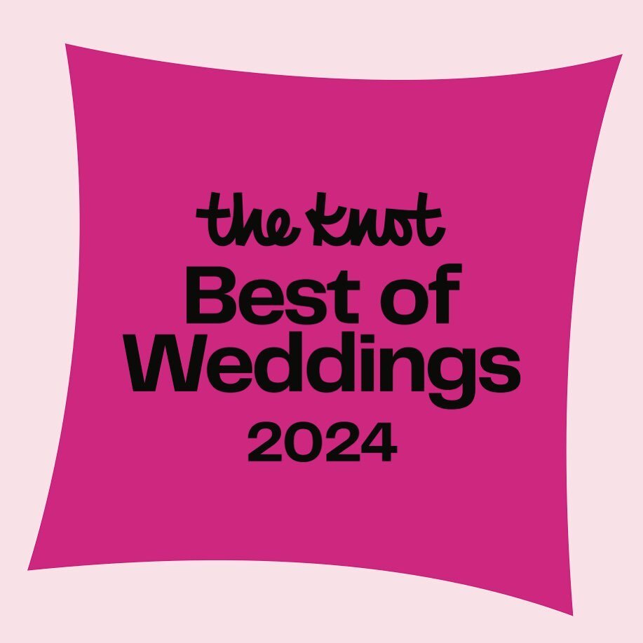 💕A bit late in sharing, but I am honored to receive the &ldquo;Best of Weddings&rdquo; award from @theknot for the third year in a row! This award is only made possible because of my incredible clients. So thank you for supporting my small business 