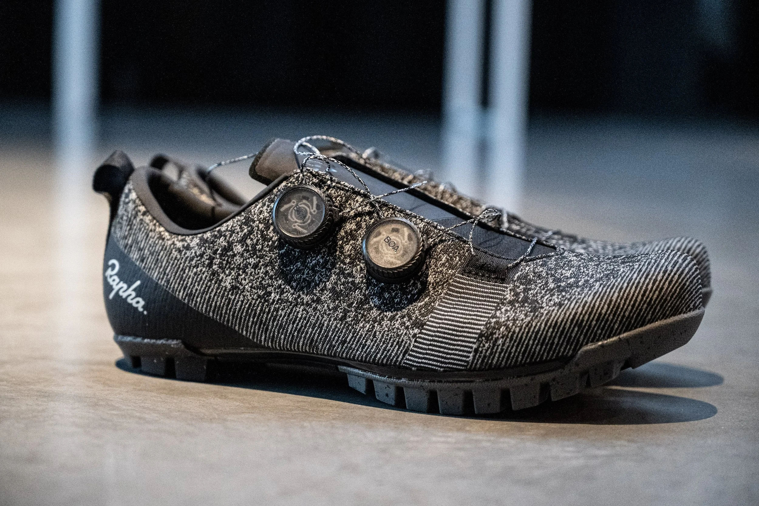 Rapha Explore PowerWeave — een schoen die je stuurt richting avontuur