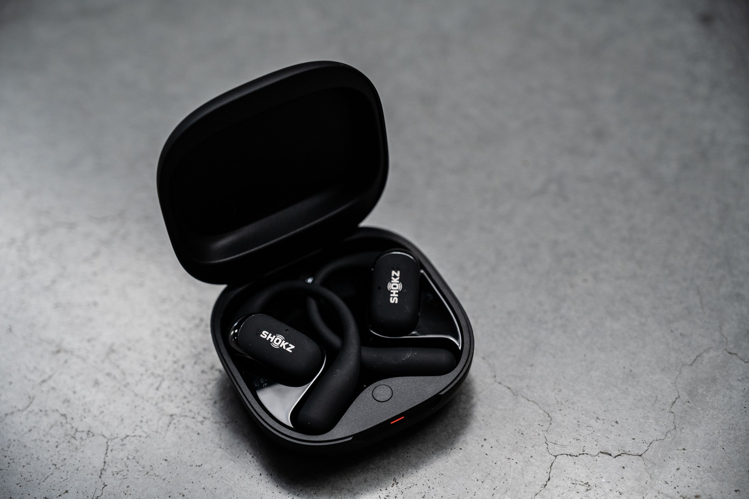 Shokz OpenFit 2+ brengt muziek zonder de wereld te verliezen