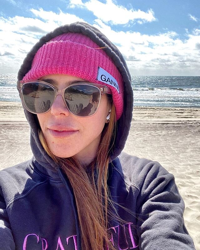 Trying to clear my head with all the stress from COVID-19, so me and my stress induced chin pimple decided to take a walk on the beach today. There wasn&rsquo;t a person in sight! Hope you all are safe and healthy! 💋.
.
.
.
#stressrelief #stressreli