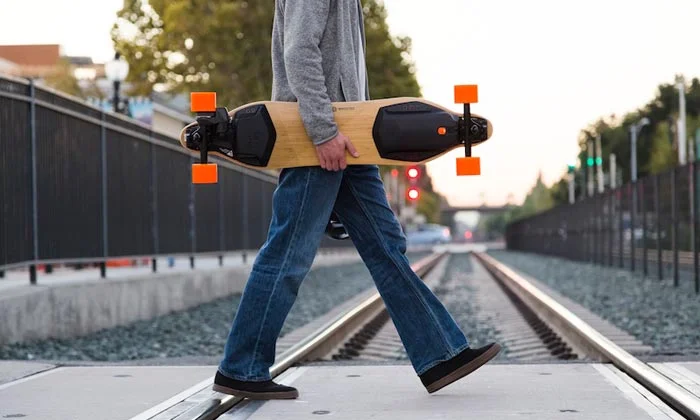 ELECTRIC-SKATEBOARD-COMMUTE.jpg
