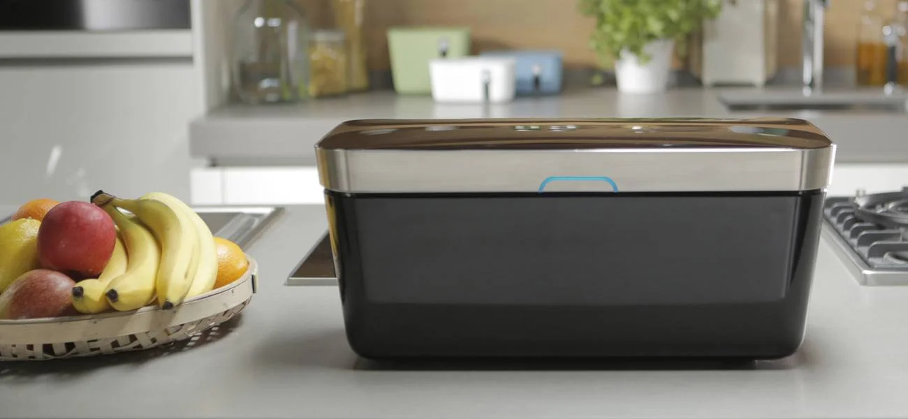 Vacuvita-Home-Base-Food-Storage-Vacuum-03.jpg