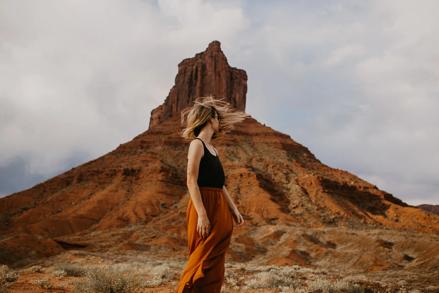 Adventurous hike in the desert of Moab, Utah