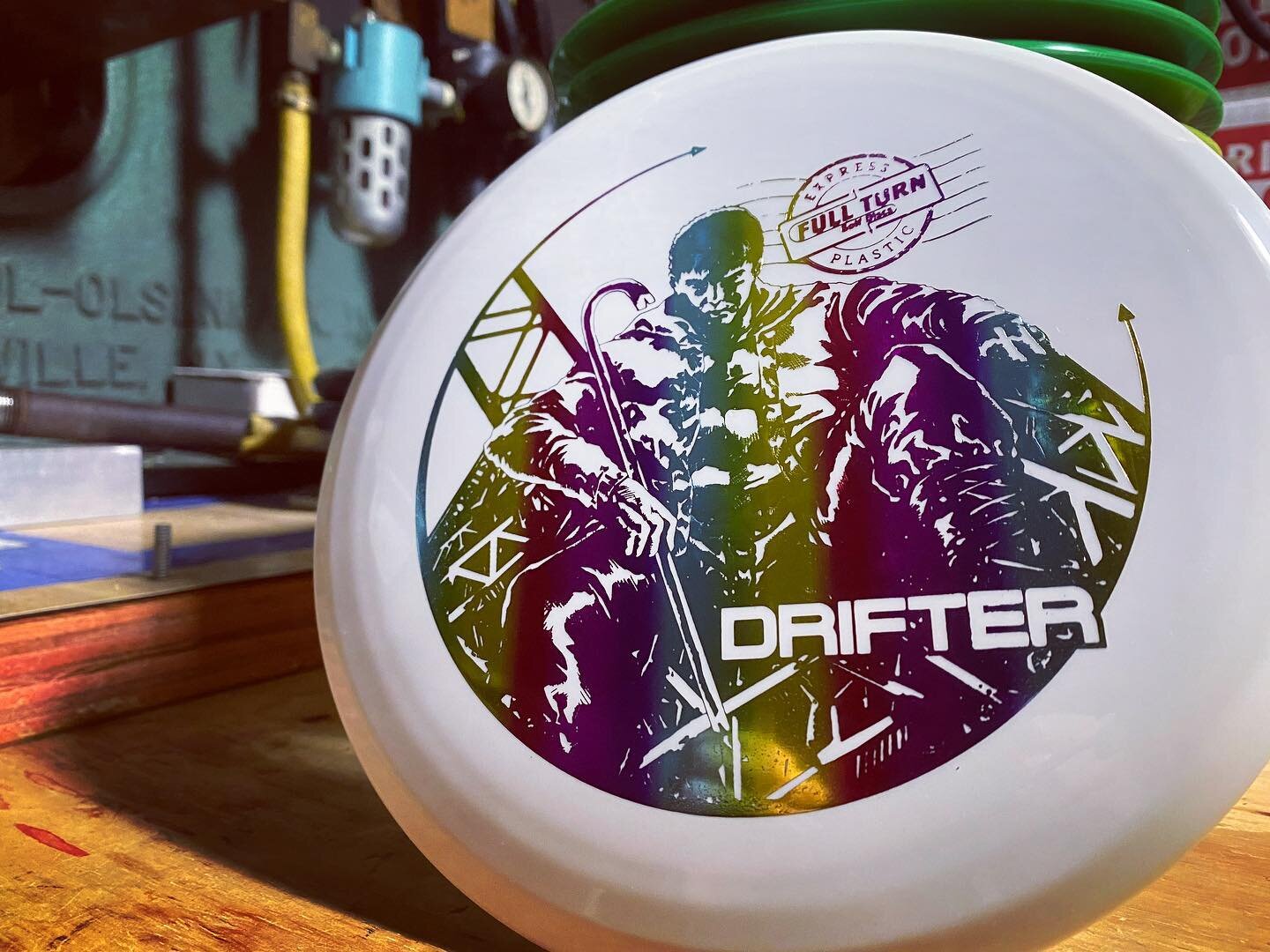 We&rsquo;re bringing back this classic stamp for our Express Drifters. What do you think? 

#fullturndiscs #prodiscus #gatewaydiscsports #throwback #drifter #discgolf #discgolflife #discgolfeveryday #discgolfshoutouts #discgolfdaily #discgolfart #dis