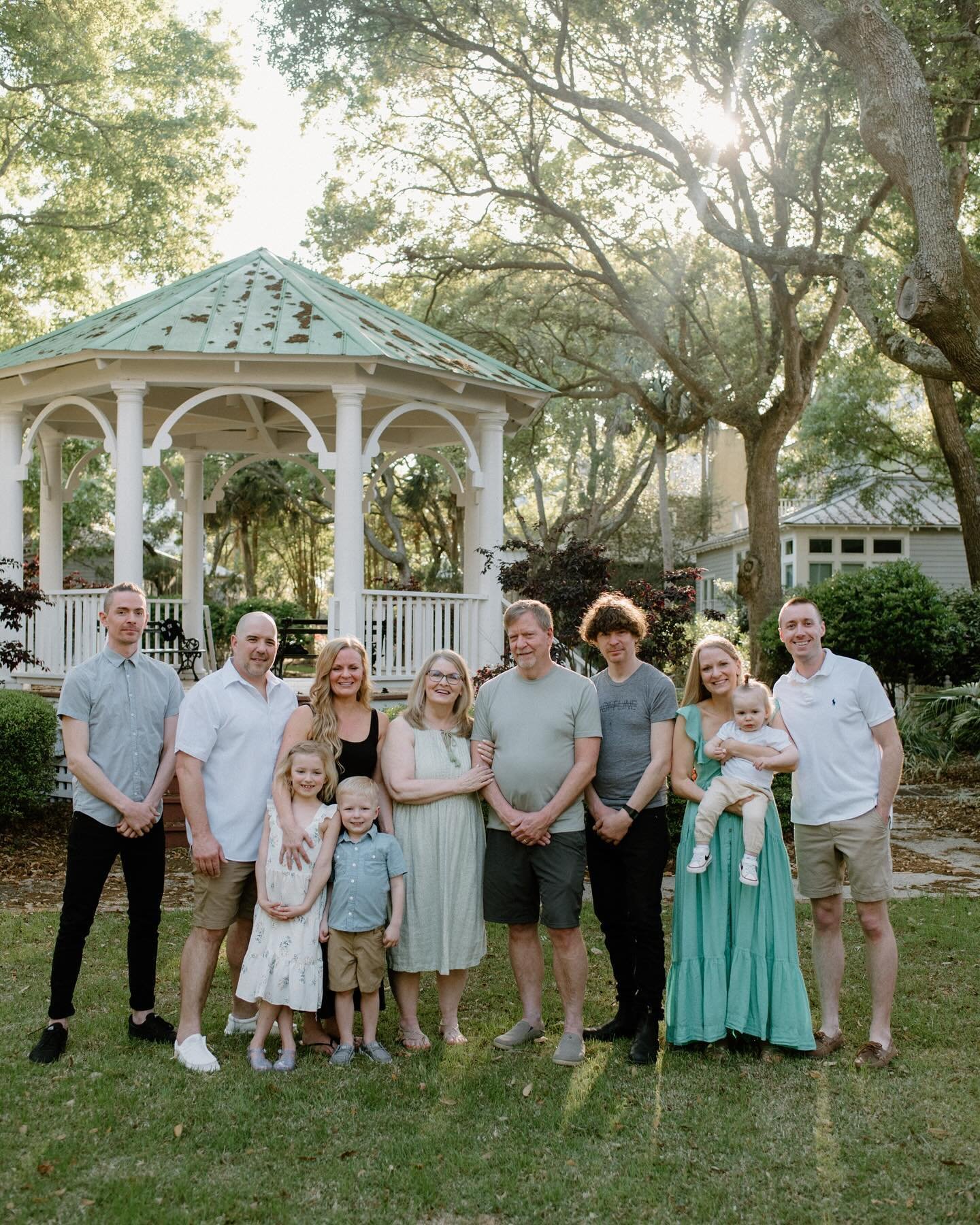 Taking family photos brings lots of feelings about the joy that it is to cherish your own 💫 there are never too many photos to remember all the moments you share together and I am so happy I get to capture some of yours.