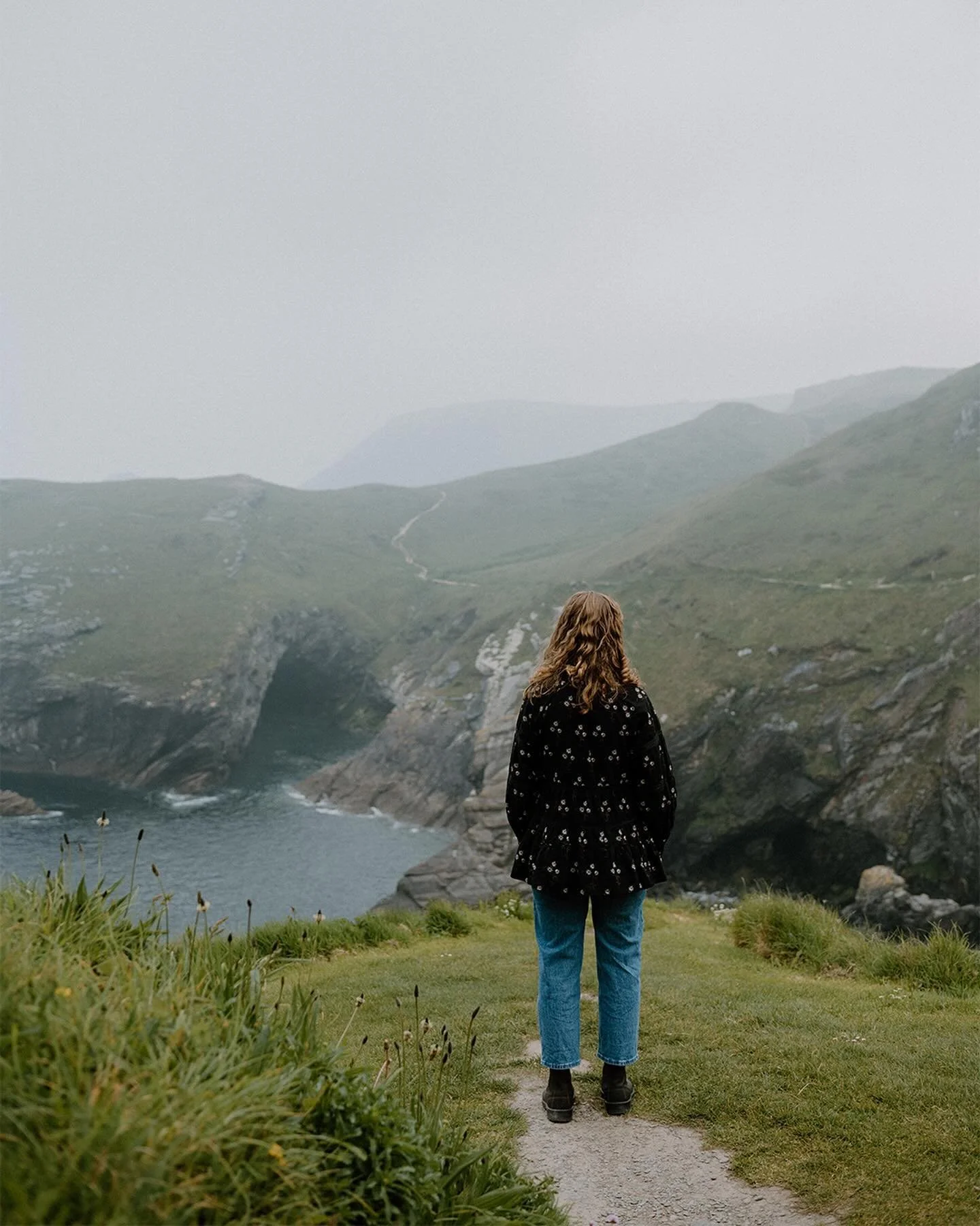 Coastline of Cornwall at Tintagel Castle 💫 first day spent catching a little view of the English coastline.