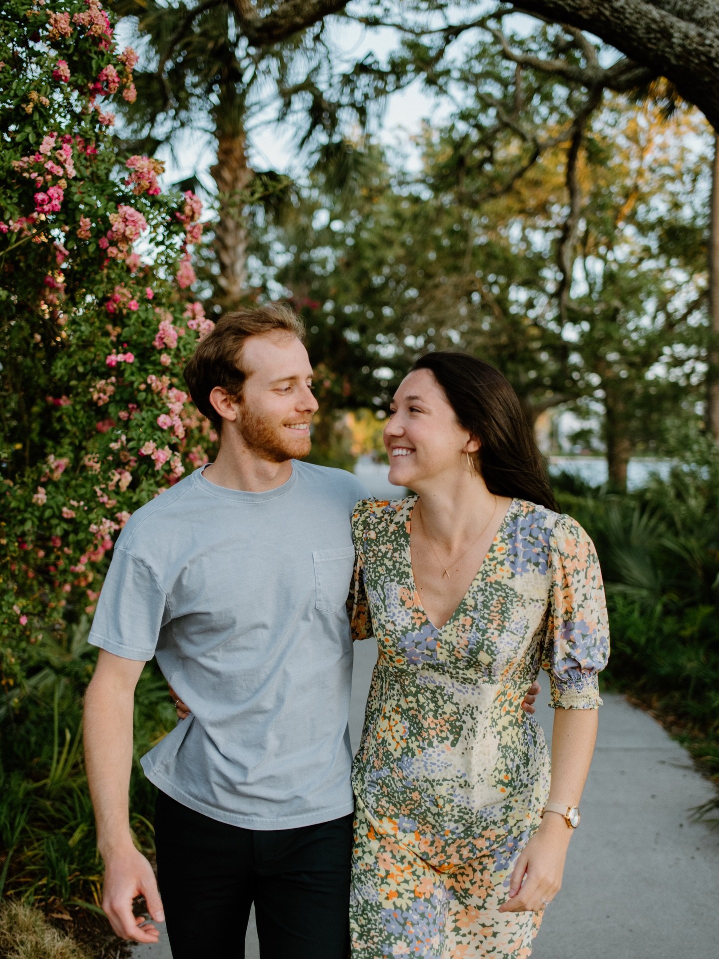 What Charleston will look like next month ✨ 

Colonial lake will be popping with Peggy Martin roses and jasmine in May which is so stunning. Honestly this isn&rsquo;t the most sought after location for me except this time of year, especially at sunse