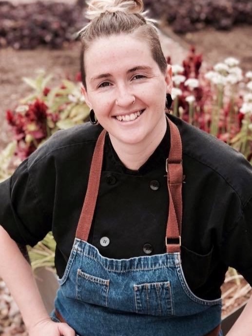 Bailee Warrell Is the Chef at Bitters Bar & Food in Scottsdale, AZ. Her Cinnamon Roll Old Fashioned was like home baked comfort in your glass. INGREDIENTS: Rye Whiskey, cinnamon simple syrup, Figgy Pudding Bitters, with a House-made cinnamon, vanilla frosting on rim.
