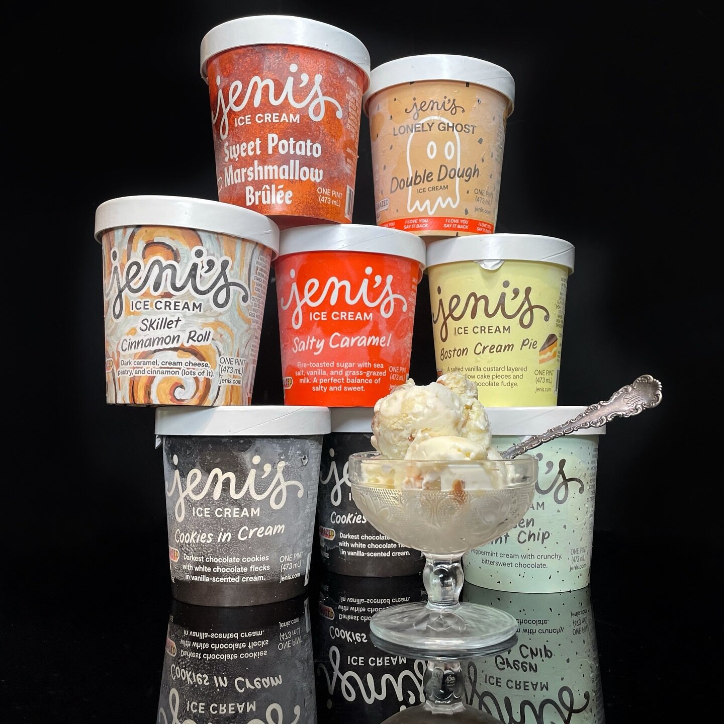 @jenisicecreams recently sent me some of their gourmet ice cream to try. I opened the box to find flavors like Sweet Potato Marshmallow Br&ucirc;l&eacute;e, Boston Cream Pie, Salty Caramel, and Skillet Cinnamon Roll. Color me intrigued!  I carefully 