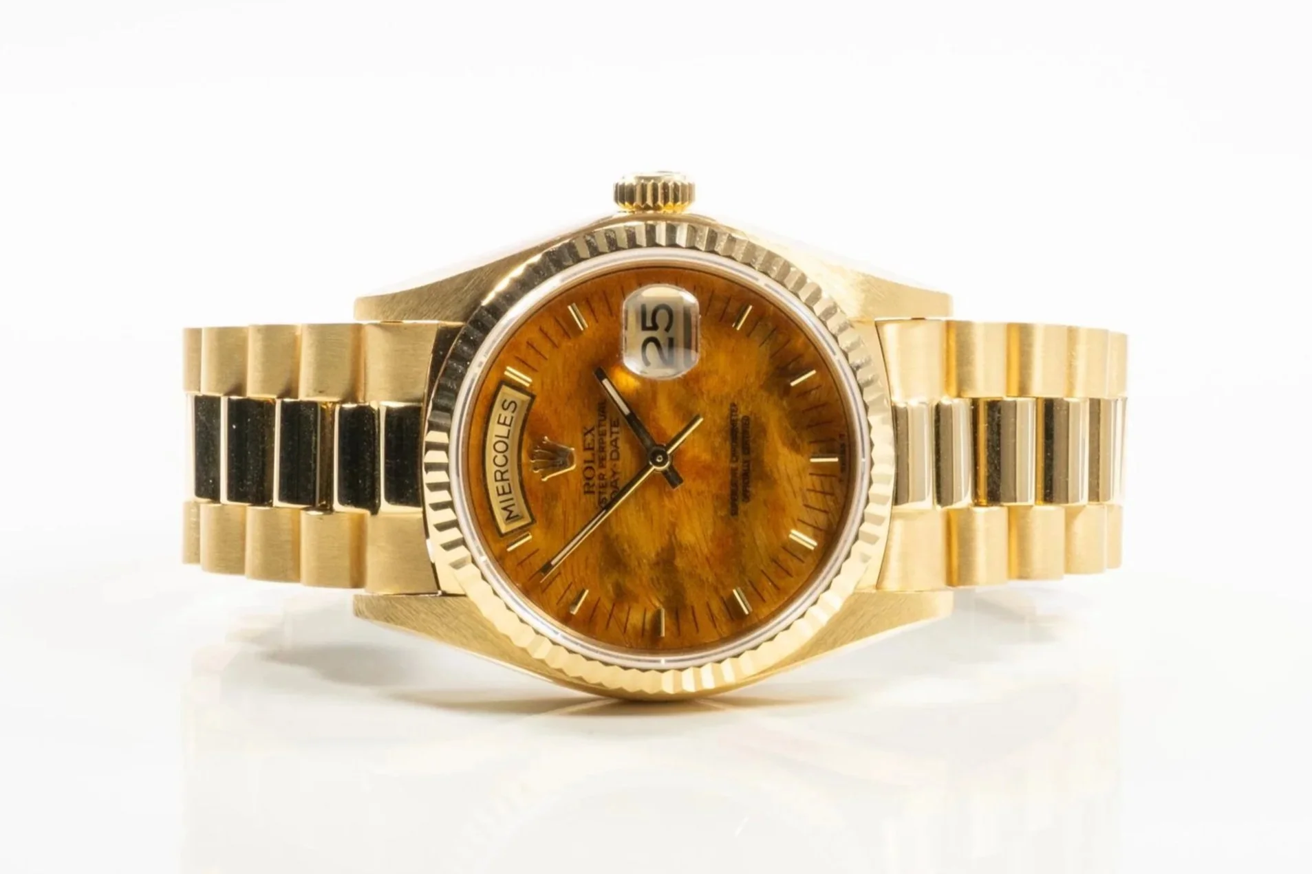 ROLEX Day-Date Wurzelmaserholz-Zifferblatt President-Band Gelbgold