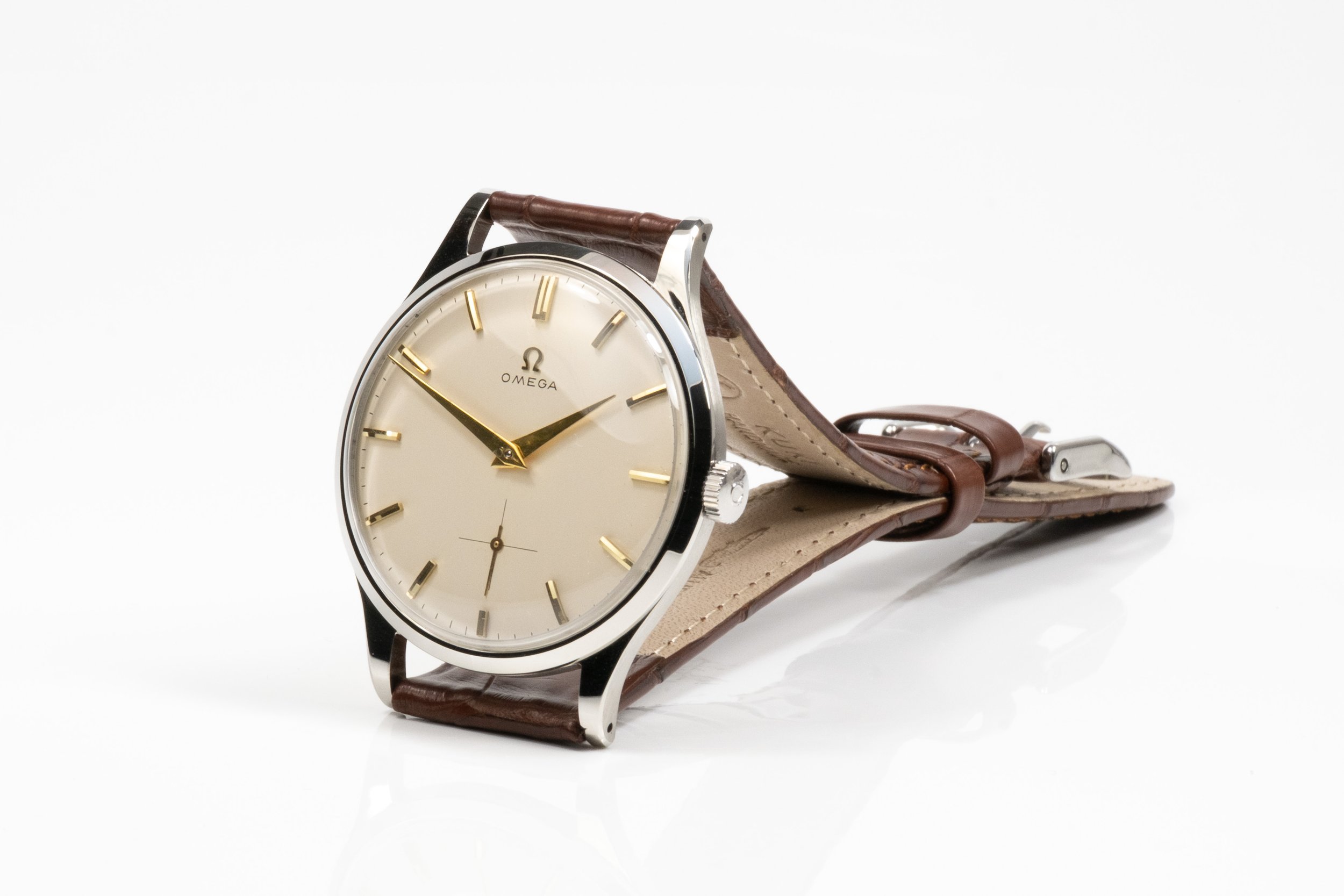 OMEGA "Jumbo" goldene Indexe kleine Sekunde Stahl seitlich 2506016.jpg