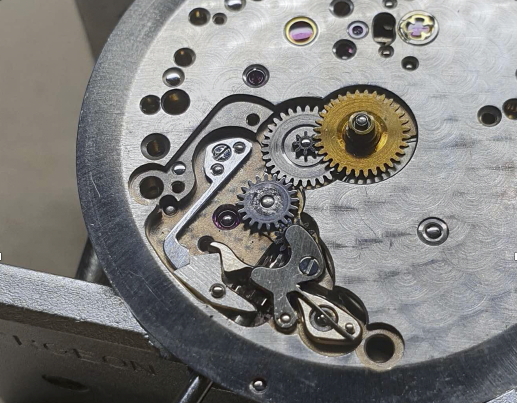 ....Herstellung einer Stellhebelfeder im Atelier von Faktor Zeit..Production of a Patek-Philippe setting lever spring at Faktor Zeit....