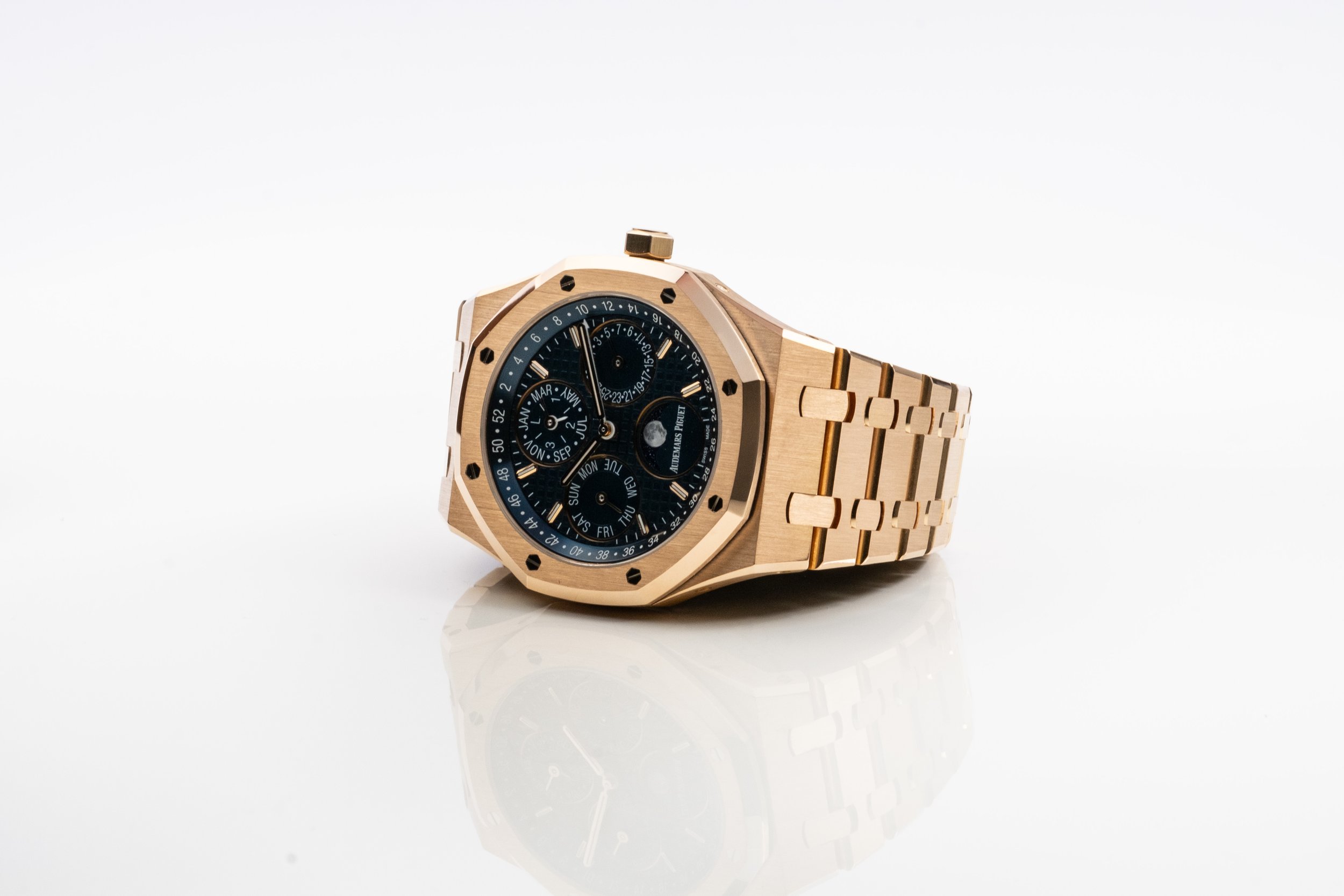 AUDEMARS PIGUET Royal Oak Quantième Perpétuel seitlich K2509009.jpg