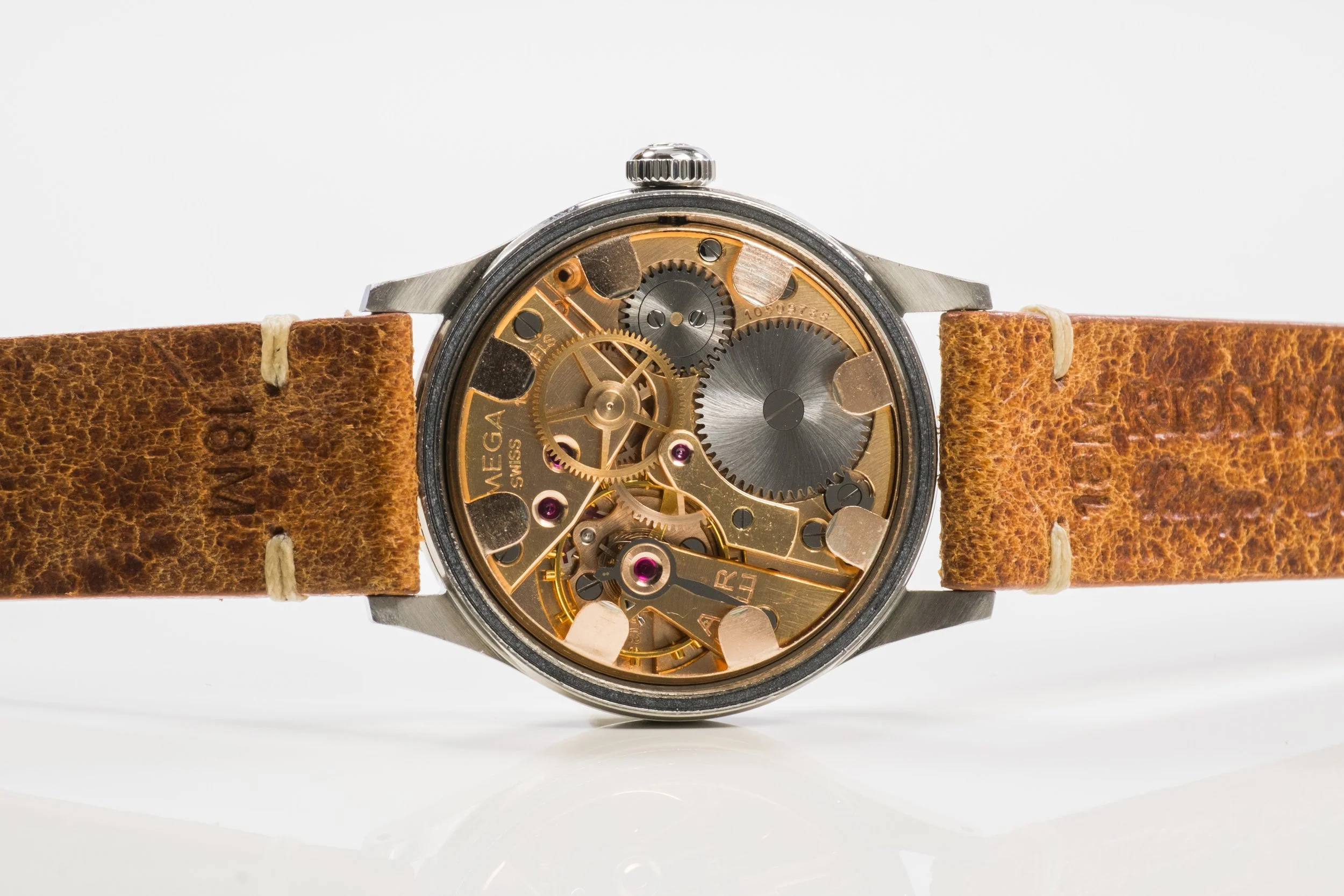 OMEGA Arabische Zahlen mit Zentrumssekunde Uhrwerk 2604001-2.jpg